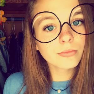 Meet your Posher, Claudia